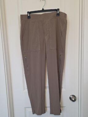 Athleta Womens's Joggers in Taupe